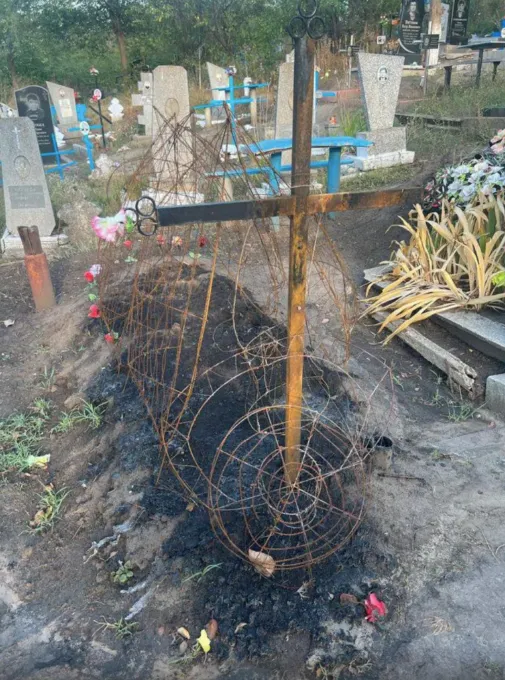 В Тараклии подожгли могилу мужчины, жестоко убитого зимой 2022 года