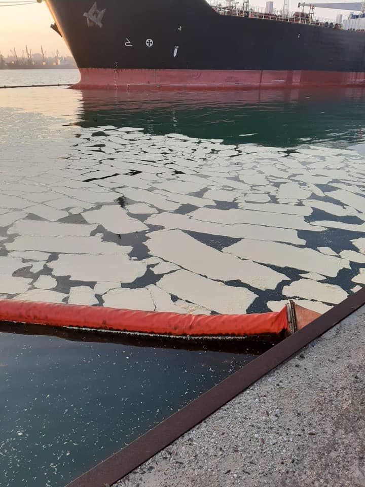 Вблизи Одессы в море сбросили пальмовое масло, ущерб от загрязнения составил 2,4 млн долларов