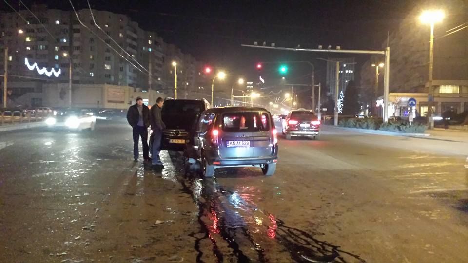 В центре Кишинева по вине пьяного водителя такси столкнулись 6 машин