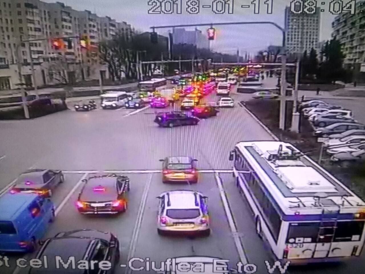 Служба InfoTrafic сообщила о ДТП и пробках в столице