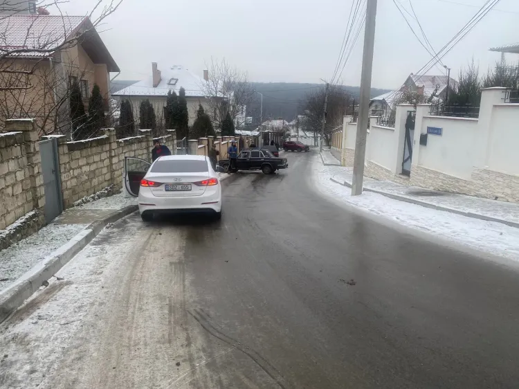 Улица в Кишиневе превратилась в каток