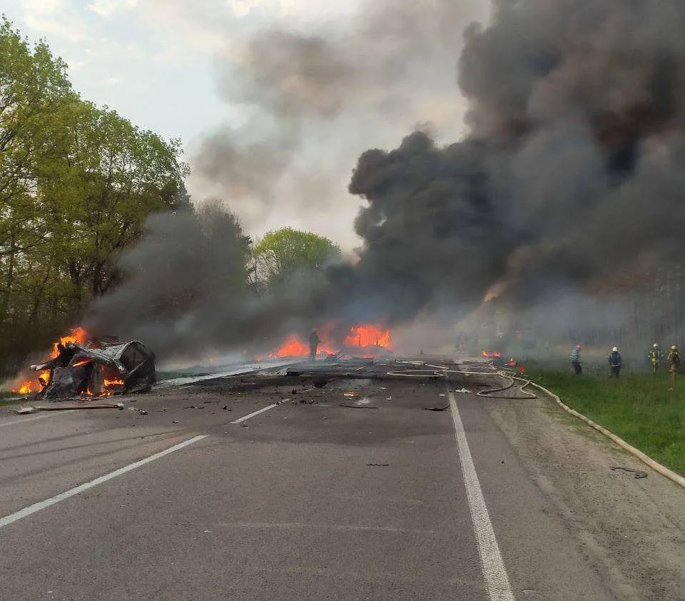 В Ровенской области столкнулись бензовоз, автобус и легковушка: погибли 17 человек
