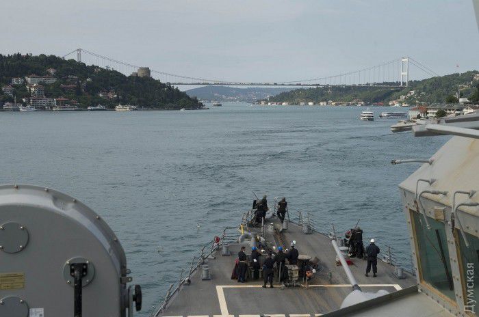 Американский ракетный эсминец вошел в Черное море