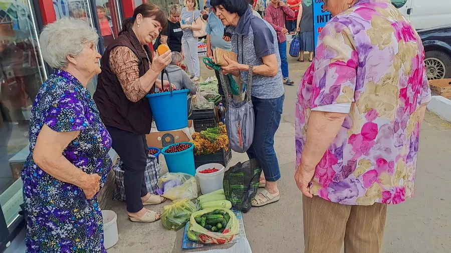 Торговцы на рынке в Сороках не могут продать овощи: у покупателей нет денег