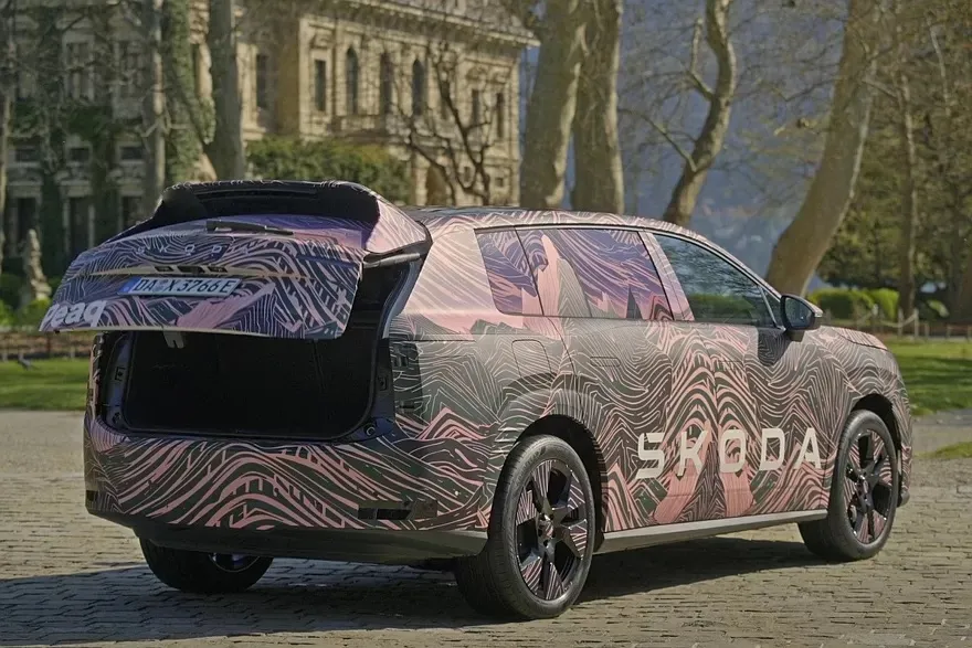 Skoda готовит премьеру электрического кроссовера Peaq с задним и полным приводом