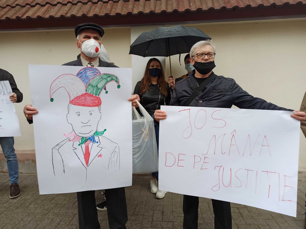 У здания КС  проходит протест: Прочь руки от юстиции