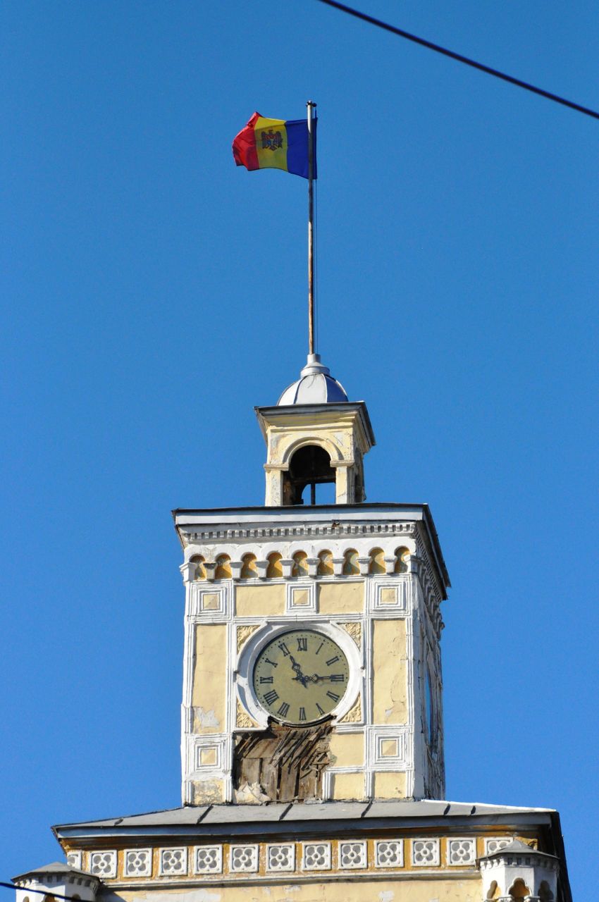 Clădirea primăriei Chișinău se năruie văzând cu ochii