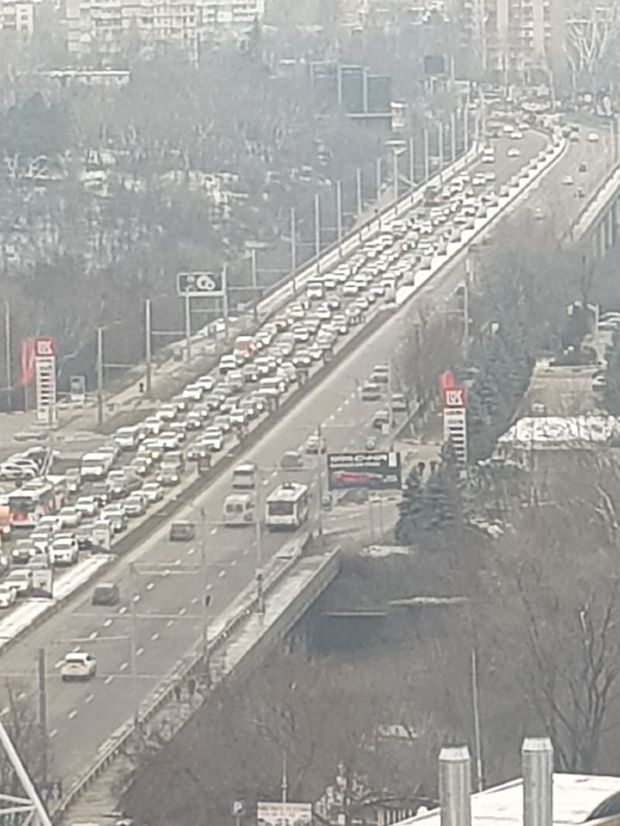 В Кишиневе образовались многокилометровые пробки