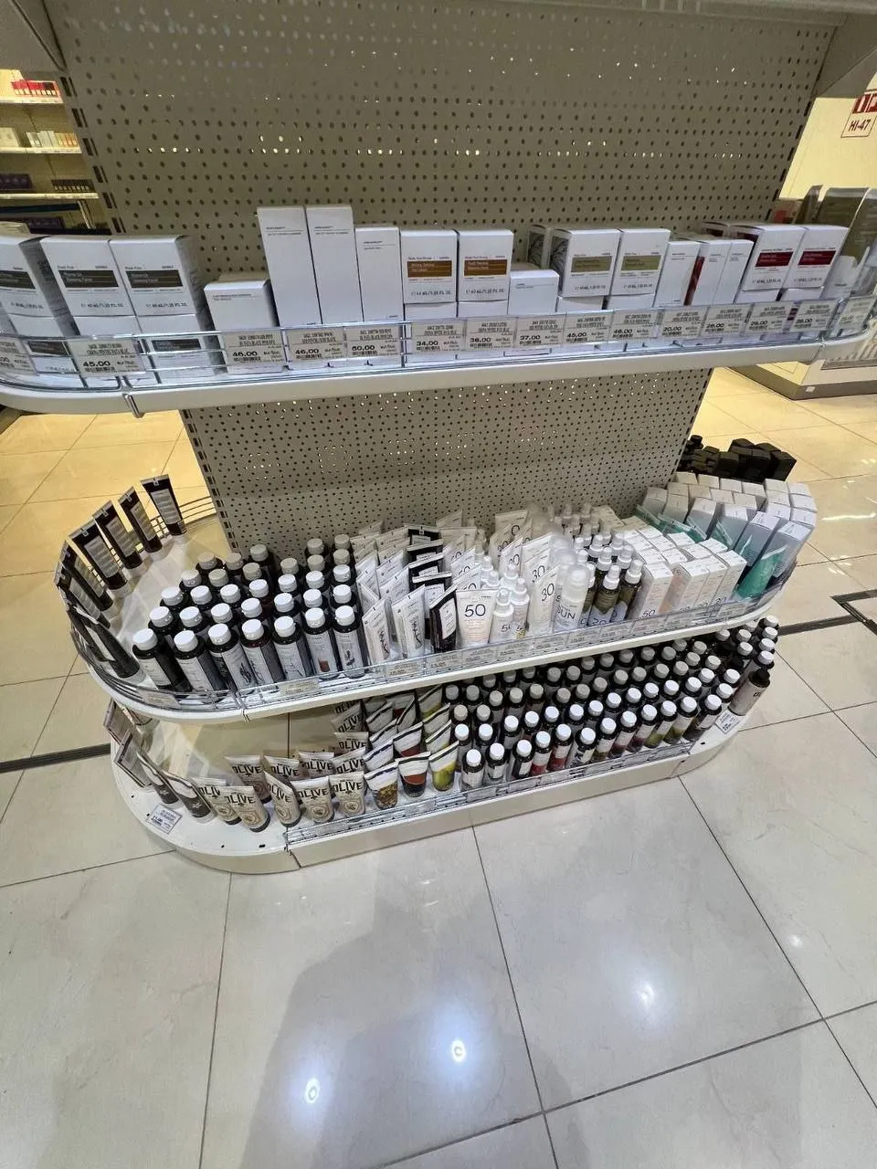Cumpărătorii din Aeroportul Chișinău s-au plâns de pungi la 1,5 euro
