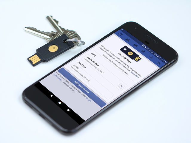 Аккаунт в Facebook теперь можно защитить USB-ключом