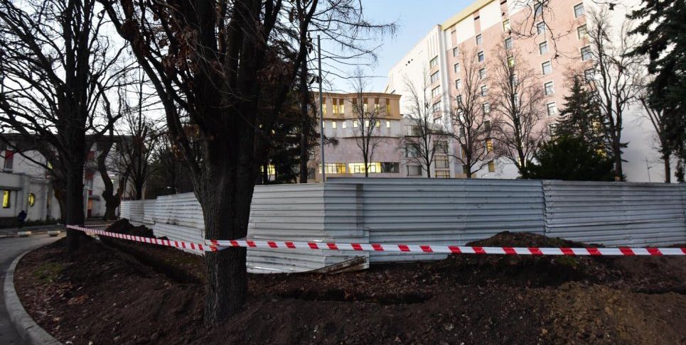 Парламент отгородят забором высотой в 2,5 метра и стоимостью 5 млн леев