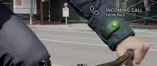 O nouă invenție în lumea tehnologiei: Jacheta care se sincronizează cu telefonul mobil