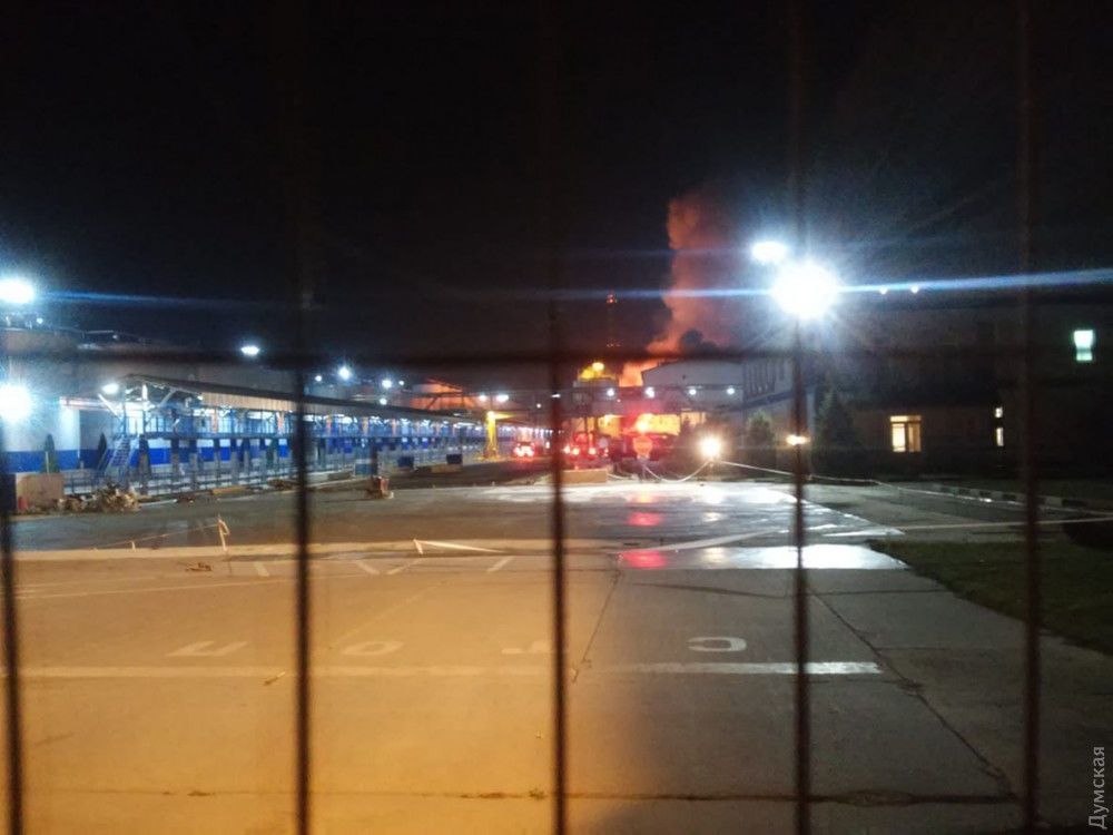 Под Одессой загорелся маслоперерабатывающий завод