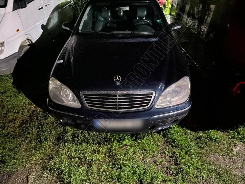 На границе у мужчины изъяли Mercedes за €1600 из-за фальшивого документа