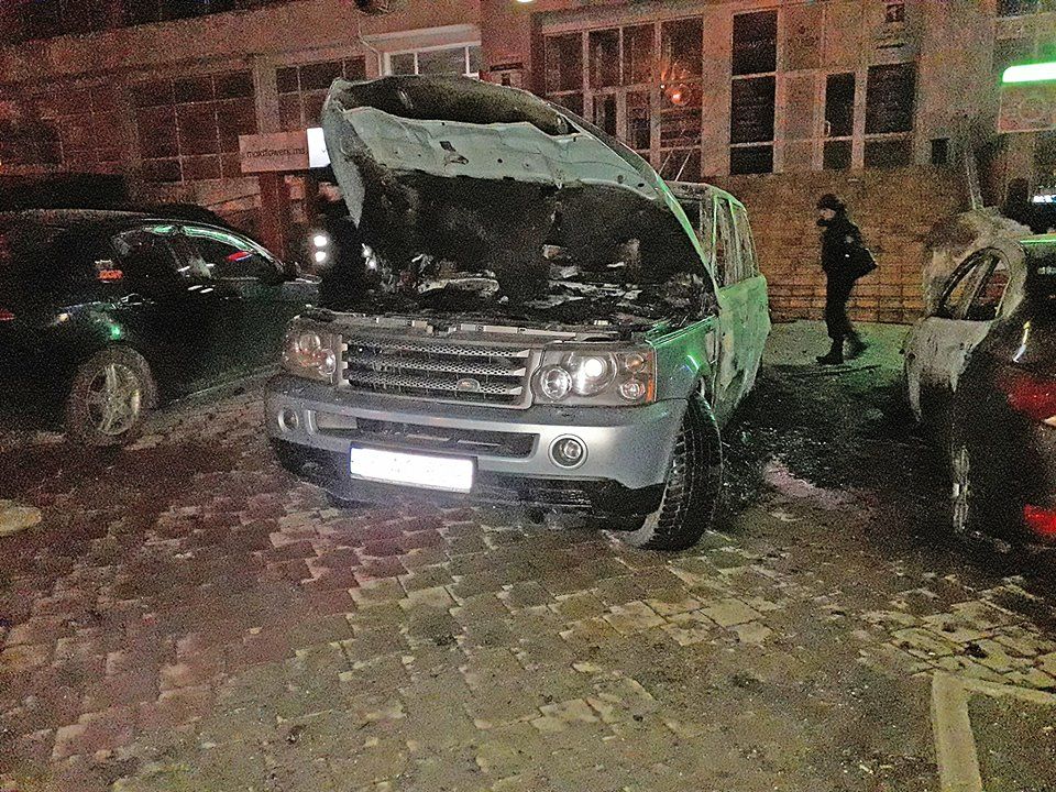 На Ботанике сгорел припаркованный автомобиль