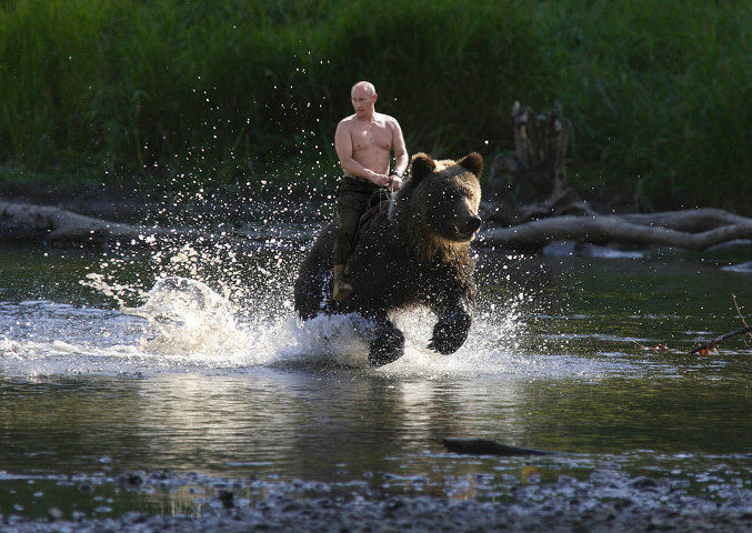 Путин рассказал, что его рабочими снимками мало интересуются