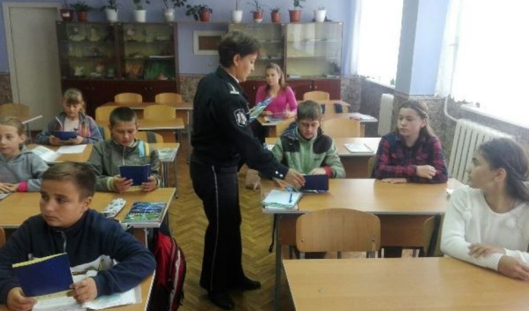 Накануне каникул сотрудники полиции провели превентивные мероприятия в школах