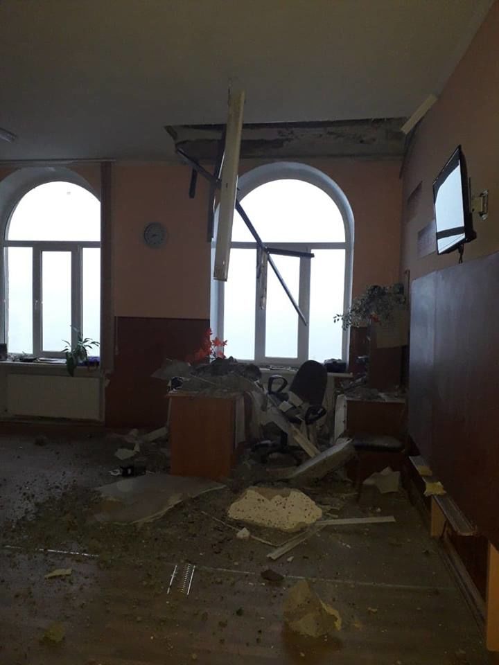 В одном из лицеев Бельц упал потолок