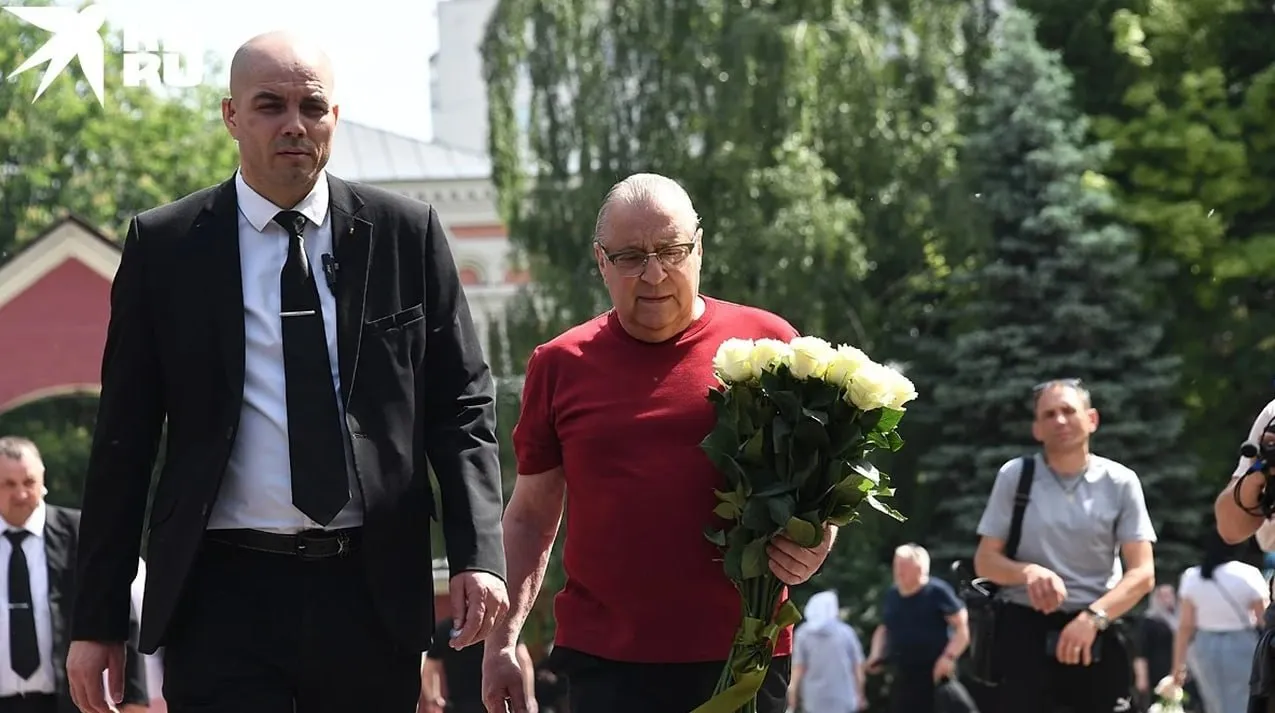 В Москве выстроились очереди из желающих проститься с Анастасией Заворотнюк