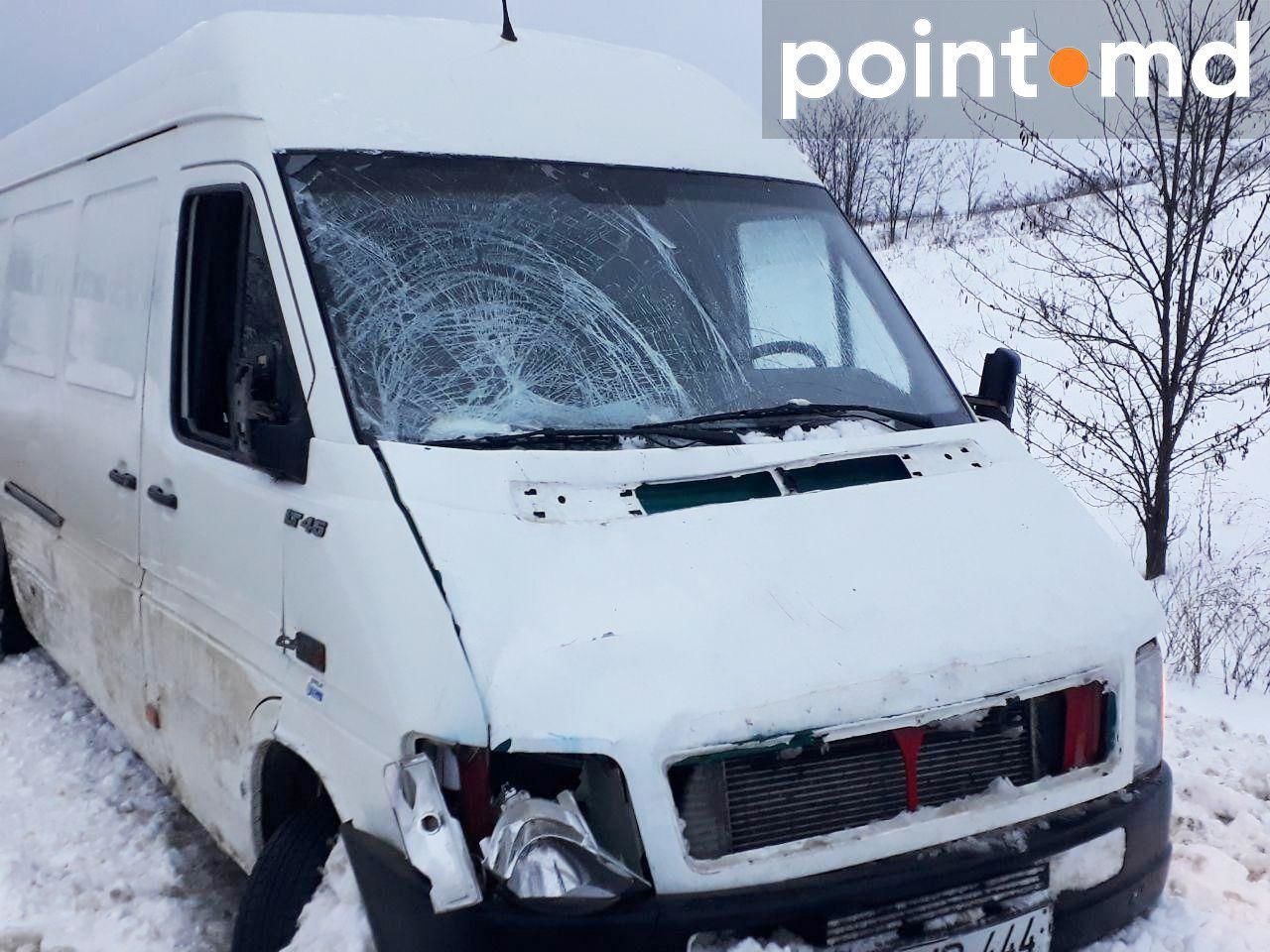 Попавший в ДТП мужчина вышел из машины и погиб под колесами другого авто
