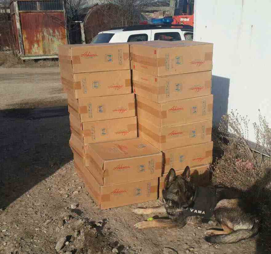 На столичном складе стройматериалов обнаружили 100 тысяч пачек сигарет