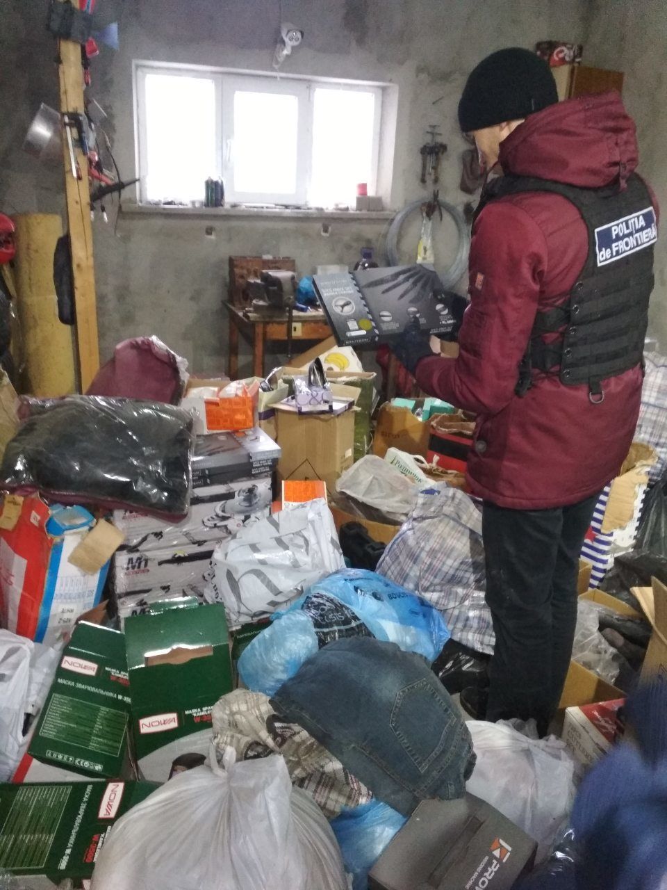 В Единцах полицейские изъяли партию контрабандных электроприборов