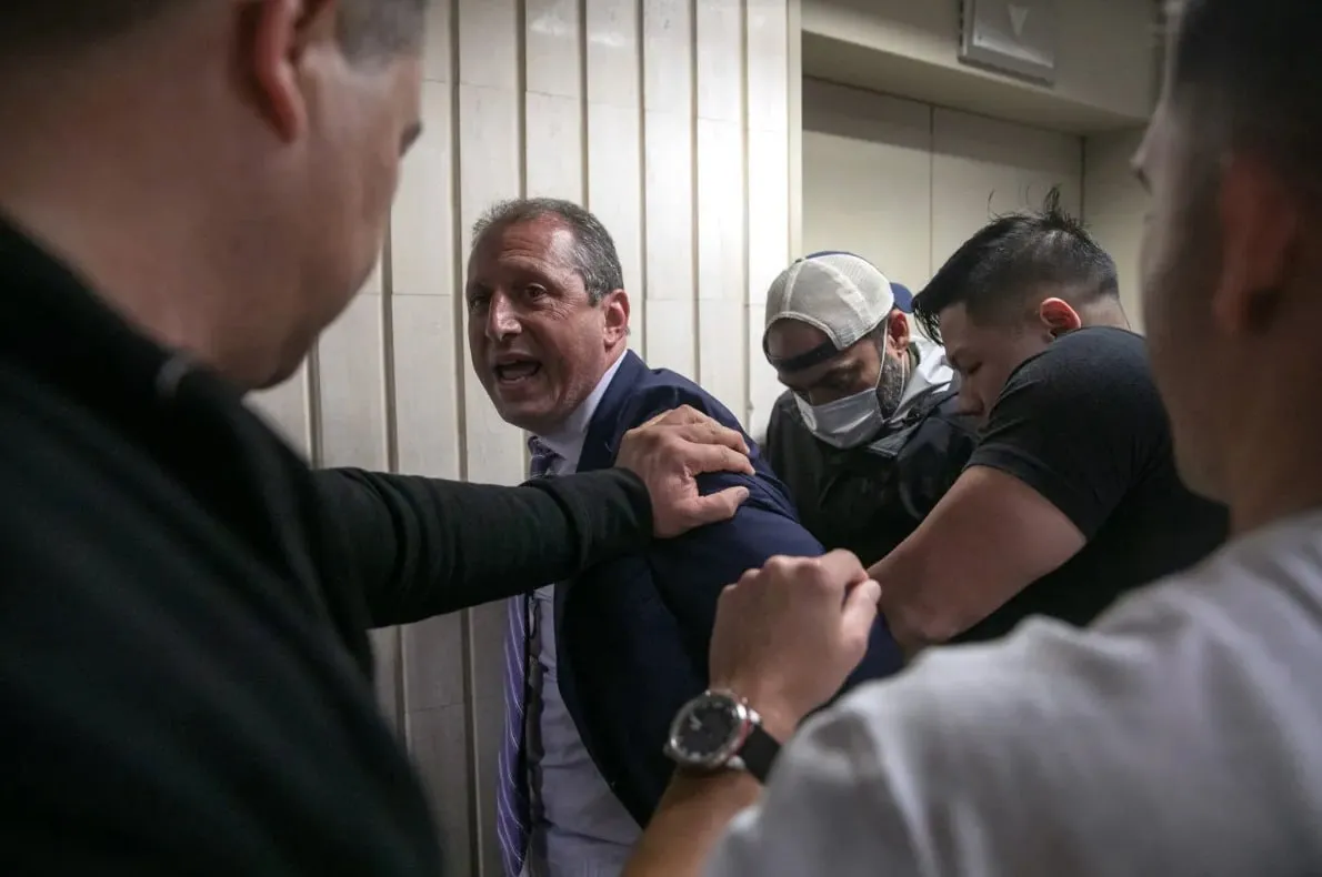 Кандидата в мэры Нью-Йорка задержали за попытку помешать аресту мигранта