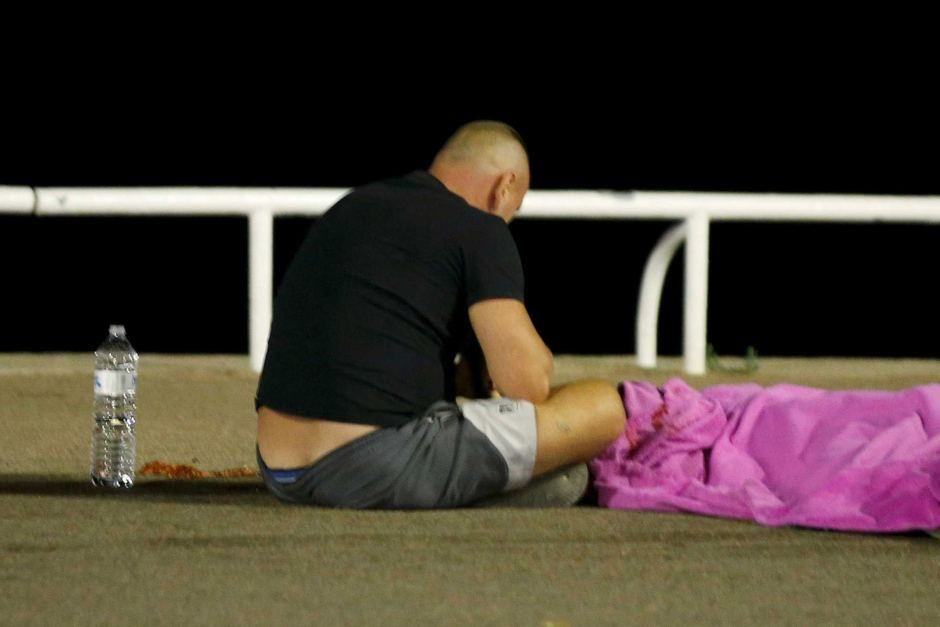 Franţa este în lacrimi. Atac terorist cu peste 80 de morți