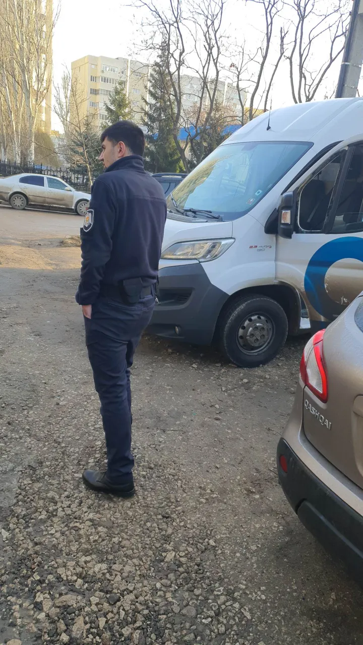 Полиция ищет автоворов, обокравших 10 машин в столице