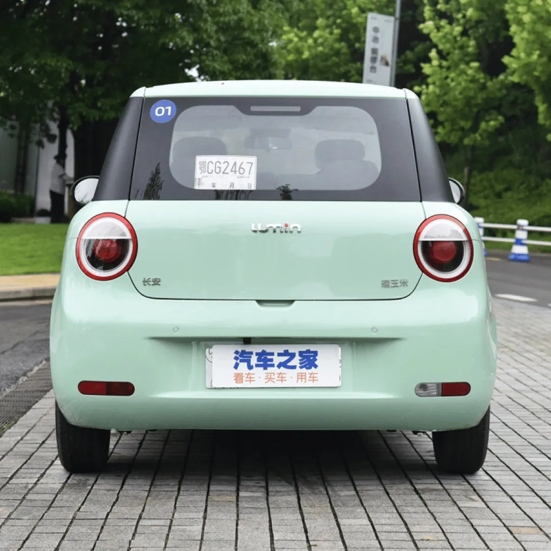 В Китае представили недорогой электромобиль в стиле Mini за $7500