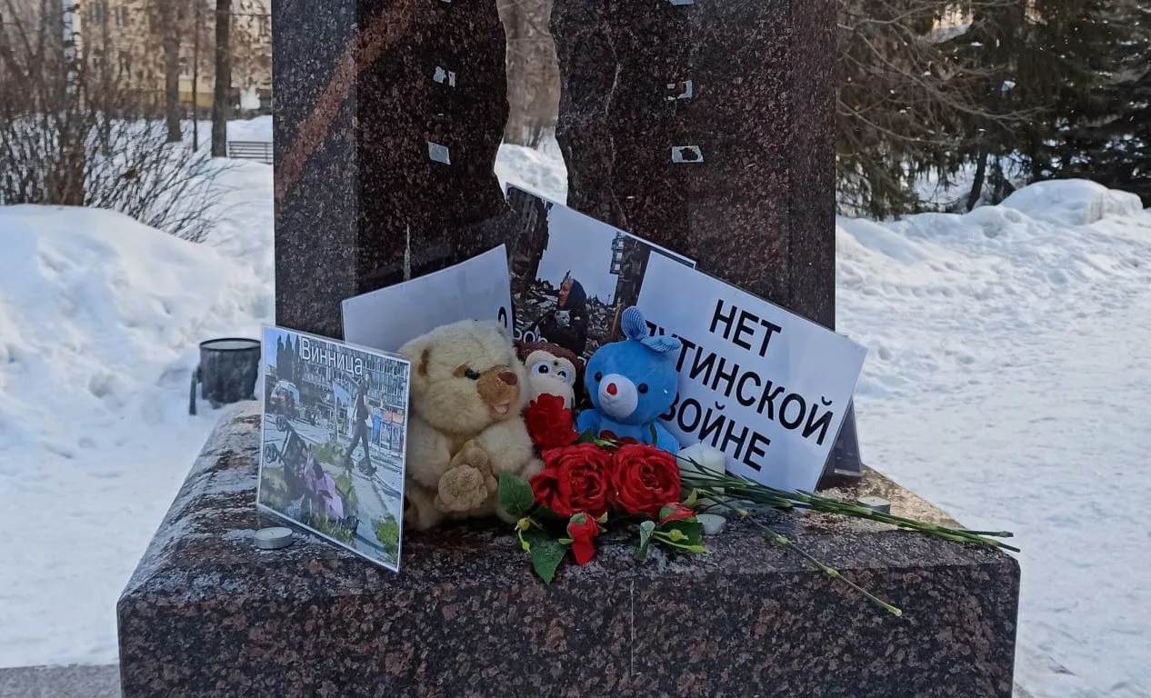 В российских городах начались акции в поддержку Украины