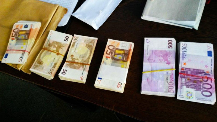 A încercat să scoată din Republica Moldova 37.000 de euro; Cum a fost prinsă o tânără la Vama Albiţa
