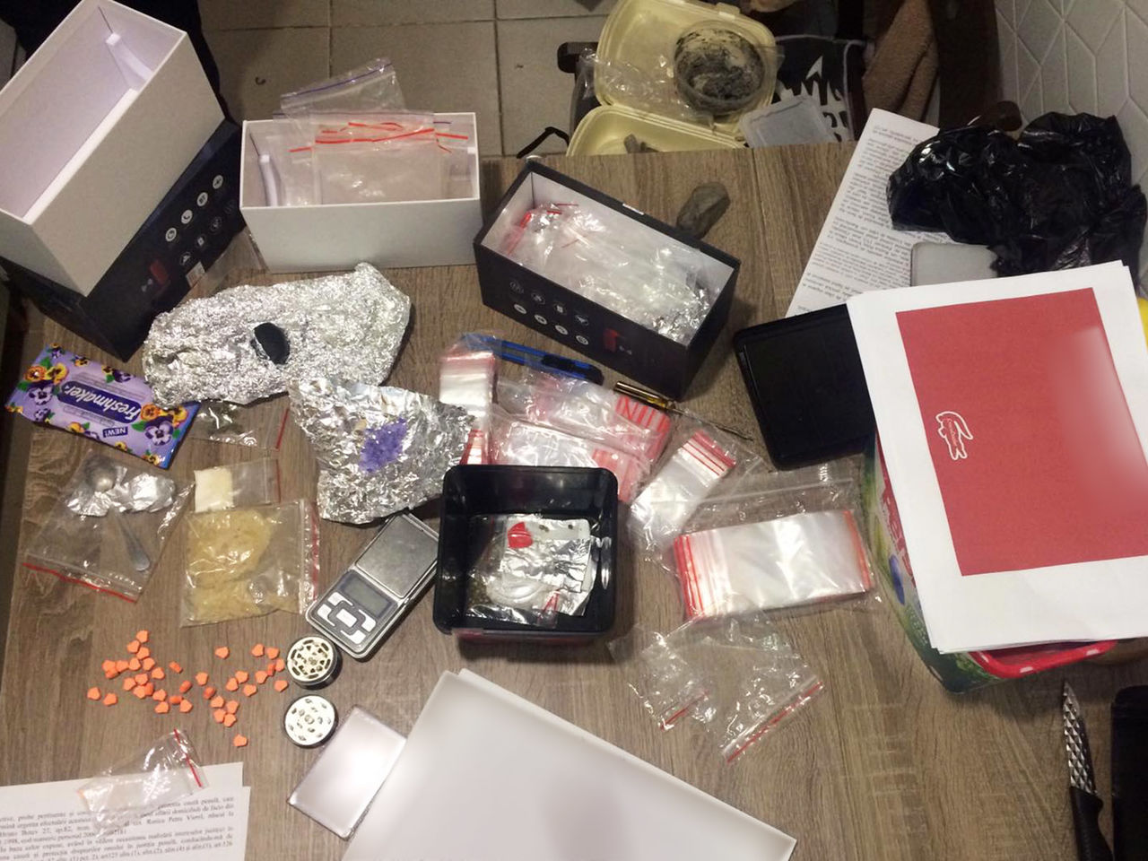 Правоохранители задержали наркоторговцев, продававших наркотики онлайн