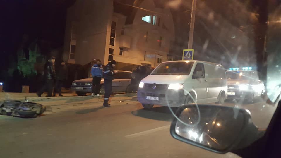 Accident în Capitală: Un tânăr, spulberat de pe moped