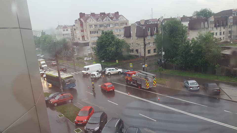 На улице Александри столкнулись автомобили класса люкс
