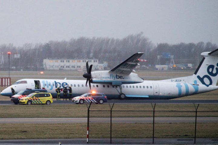 В Сети появилось видео жесткой посадки лайнера в Амстердаме