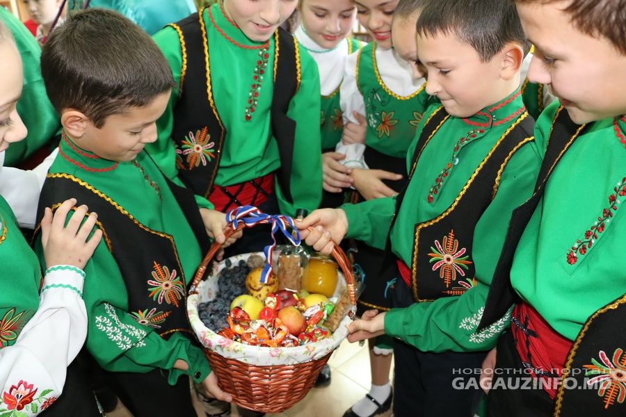 Гагаузские традиции к 7 и 14 января: обходы домов и гадания