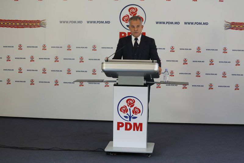 Gadget-ul de pe care și-a citit discursul Vladimir Plahotniuc