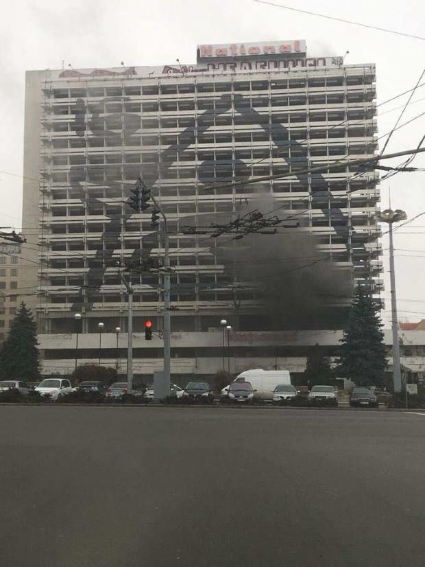В Кишиневе загорелась заброшенная гостиница "Националь"