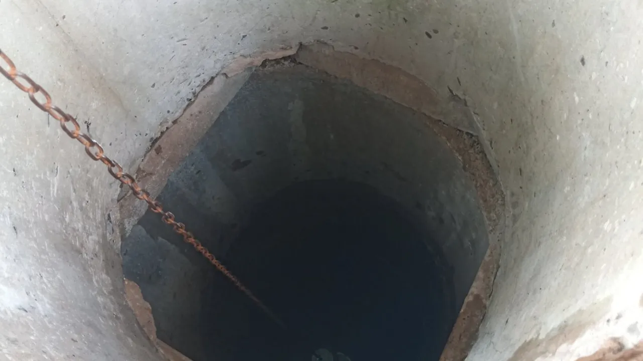 O femeie din Strășeni, salvată de pompieri după ce a căzut într-o fântână