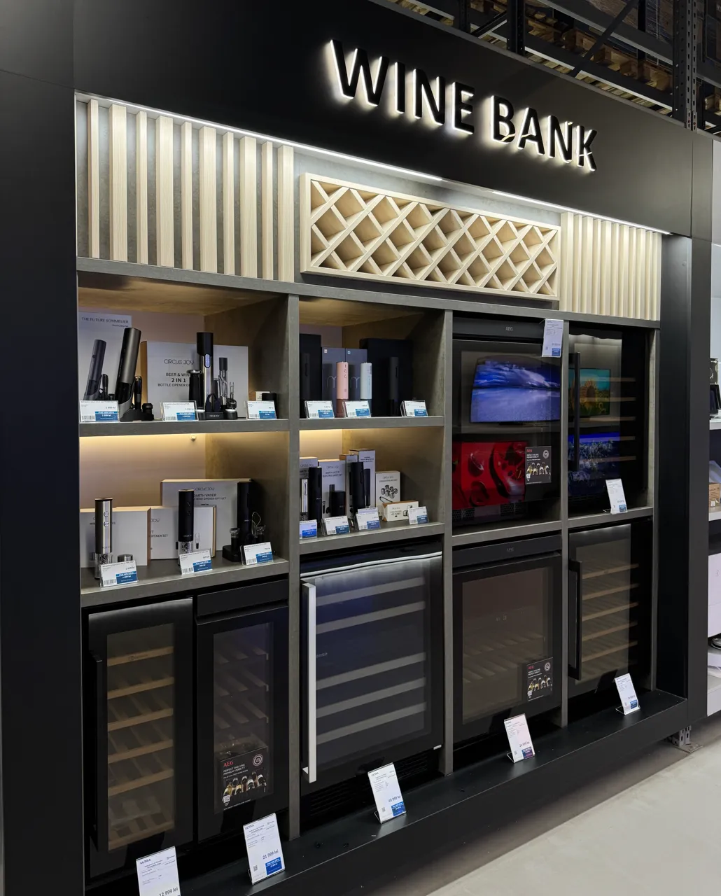 В Ultra новинка – бренд-зона Wine Bank с холодильными шкафами и аксессуарами для вина!