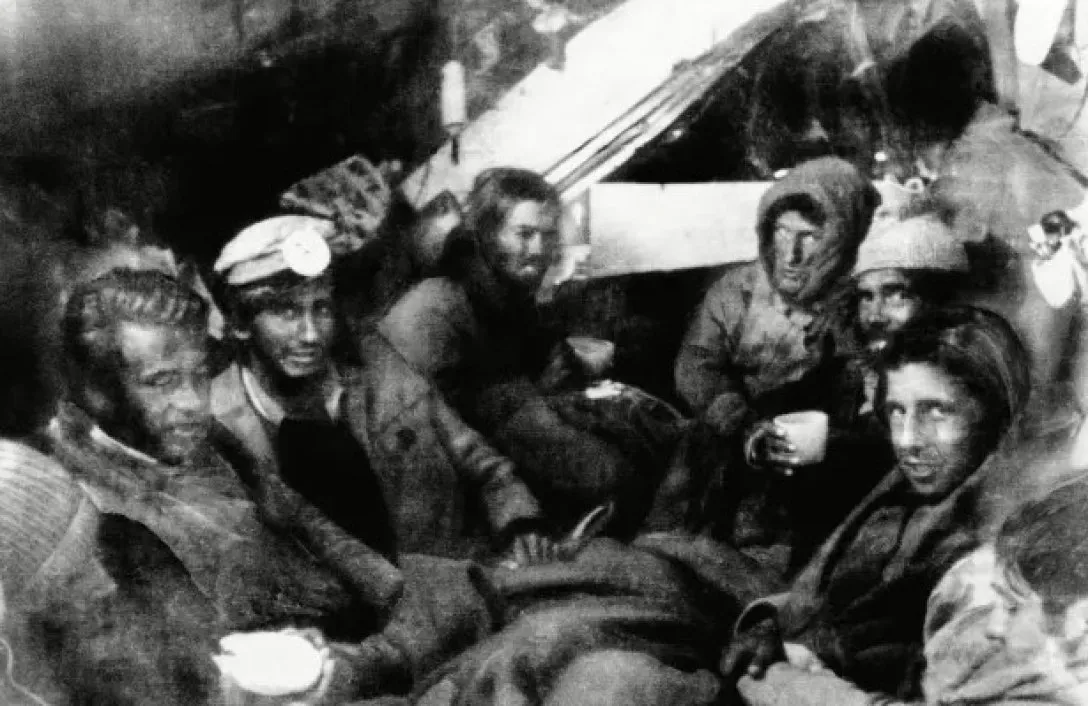 Пассажиры рассказали, как выжили после падения самолета в Андах