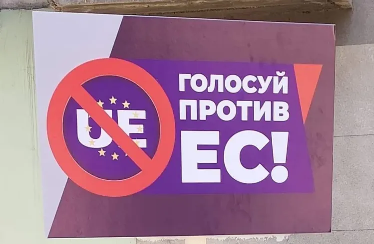 На севере Молдовы появились таблички с антиевропейскими лозунгами