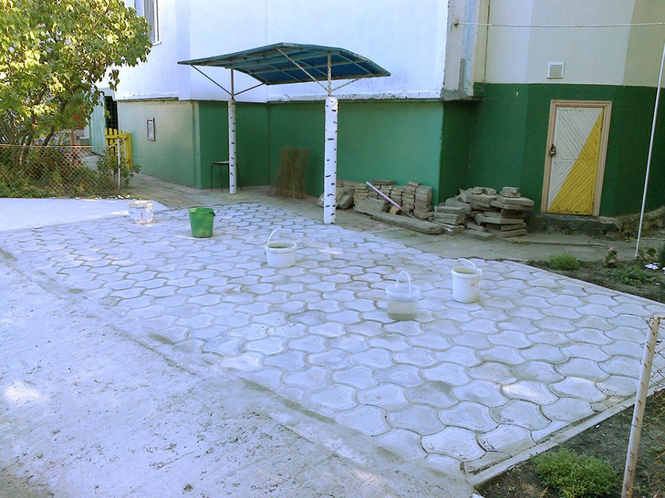 Новые Анены: парковки вместо цветочных клумб и в обход закона