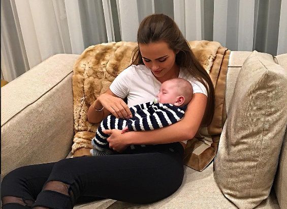 Xenia Deli a postat o fotografie cu un bebeluș în brațe