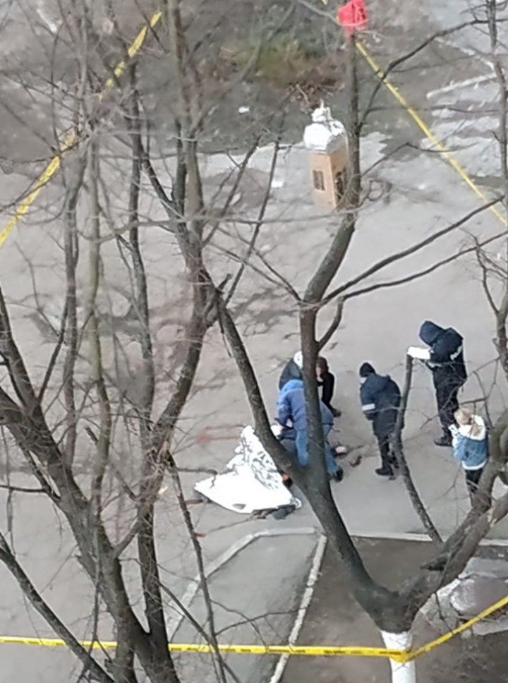 На Рышкановке с балкона многоэтажного дома выбросился парень