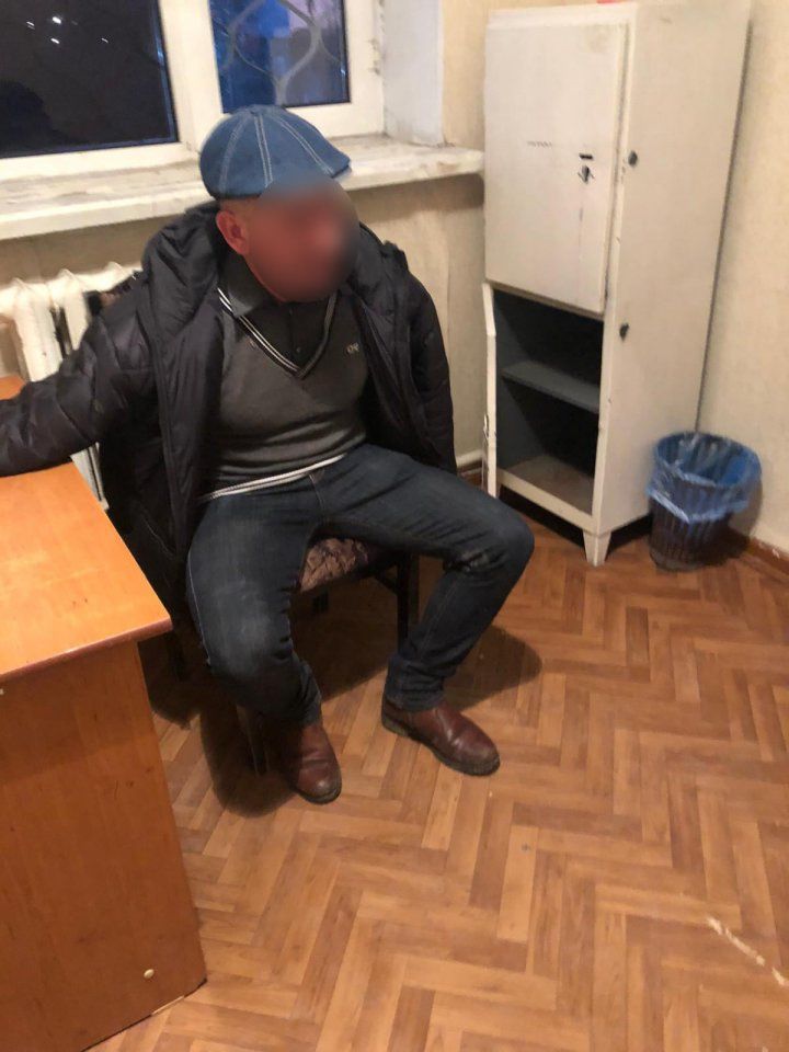 В Комрате пьяный мужчина угрожал карабинерам топором