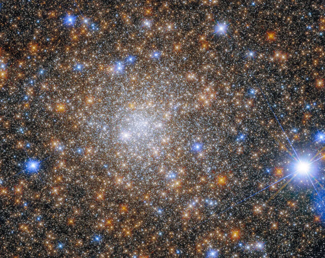 Hubble сделал новую яркую фотографию далекого космоса