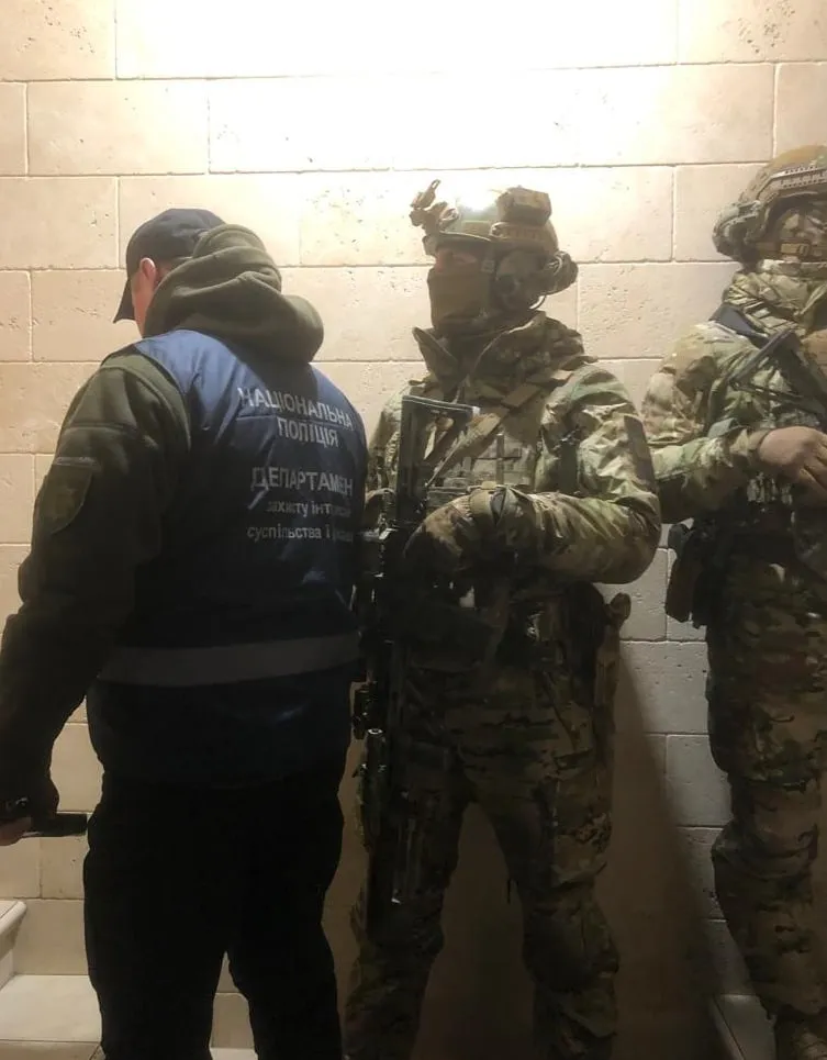 Более 40 обысков прошли в Молдове и Украине по делу о рэкете, шантаже и пытках