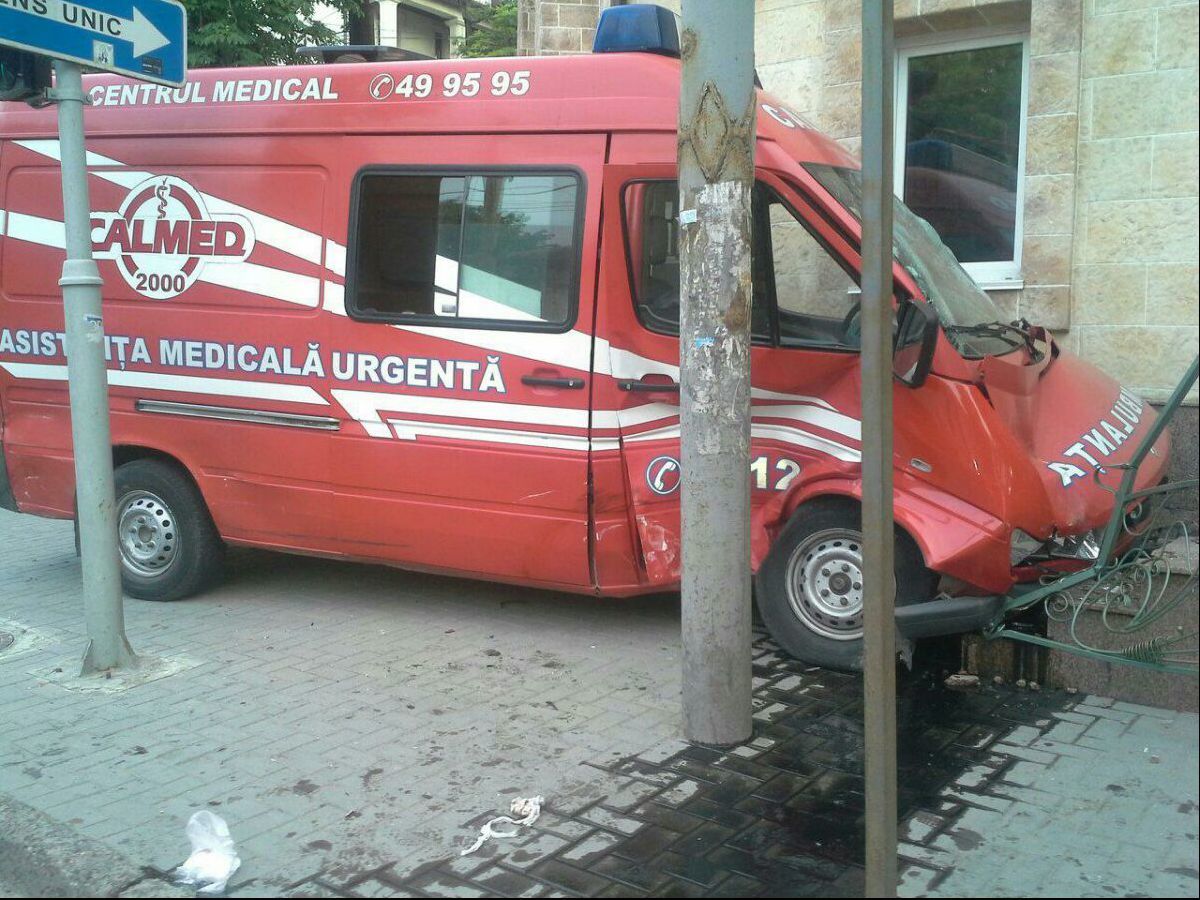 Серьезная авария с участием "скорой" попала на видео